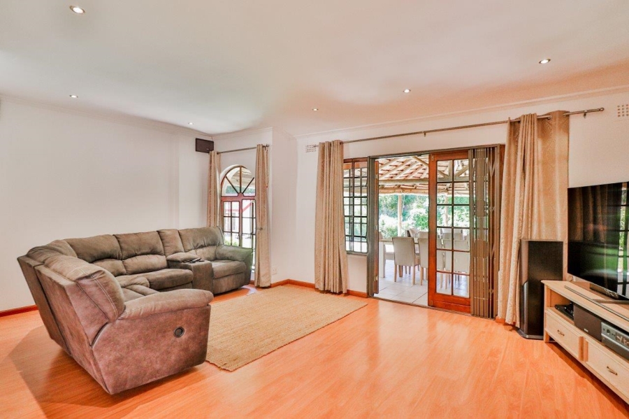 To Let 4 Bedroom Property for Rent in Helderberg Estate Western Cape